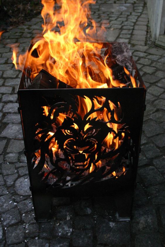 Feuerstelle mit Motiv Löwe